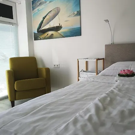 Apartment Studio, No Sea View, Public Paid Parking