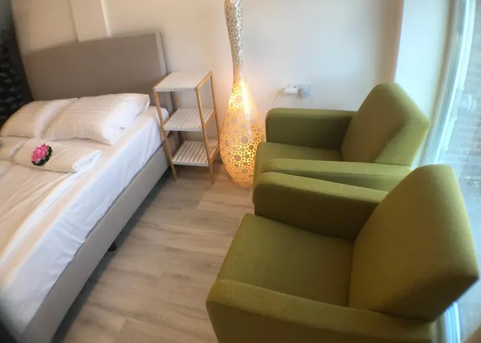 Studio, No Sea View, Public Paid Parking * Zandvoort